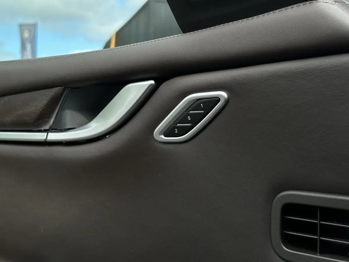 3.0 V6 D Leer Navi 20”