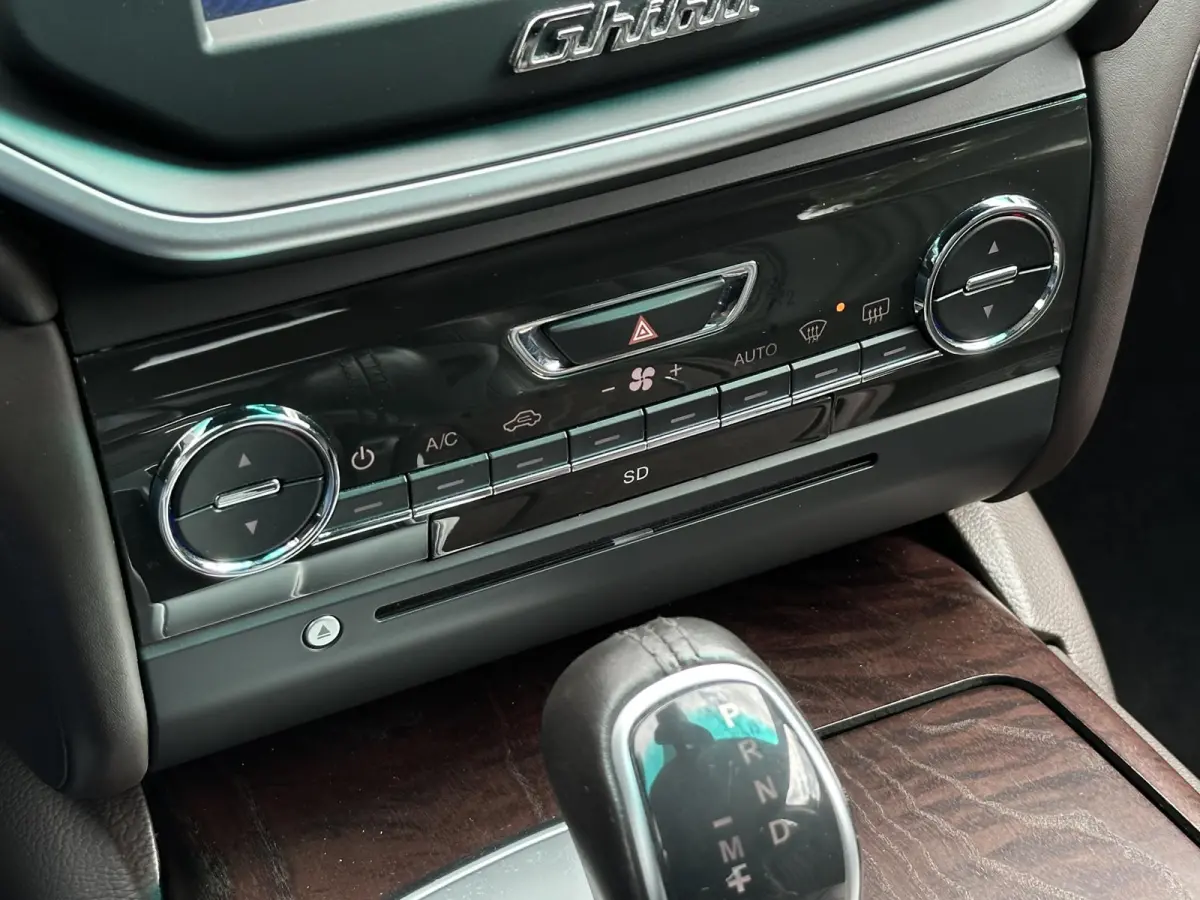 3.0 V6 D Leer Navi 20”