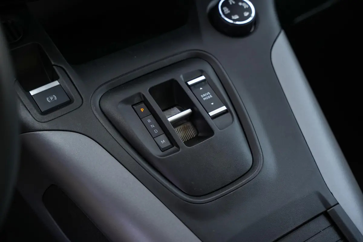 Geel Kenteken 5 Persoons Automaat Navi