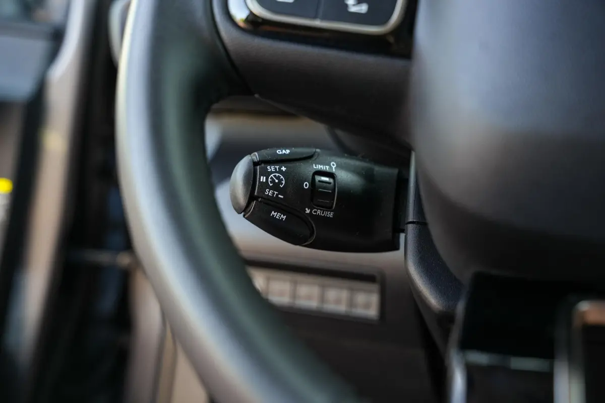 Geel Kenteken 5 Persoons Automaat Navi