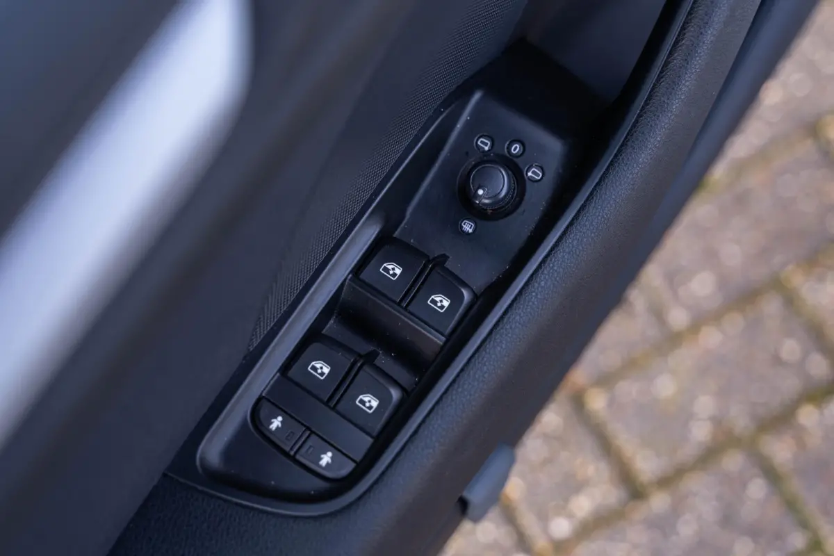 1.0 TFSI Koplampreiniging Airco 16"L.M. Radio/CD Multifunctioneel stuurwiel
