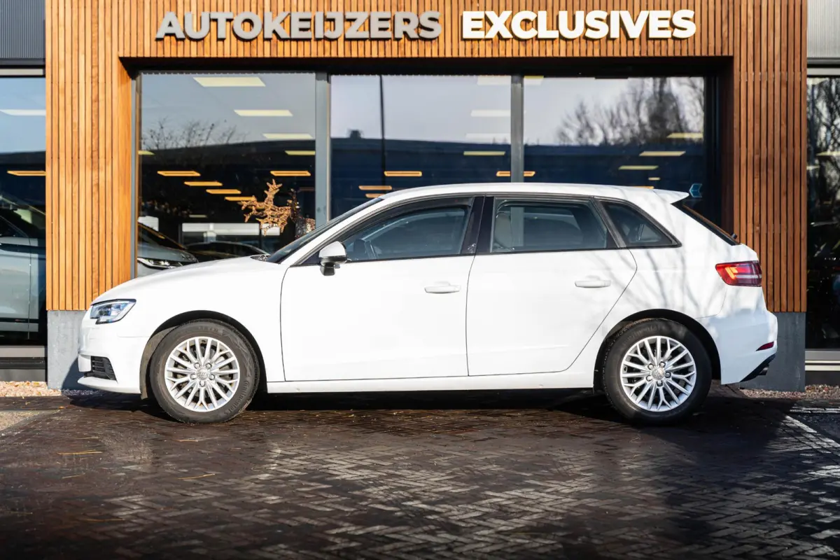 1.0 TFSI Koplampreiniging Airco 16"L.M. Radio/CD Multifunctioneel stuurwiel