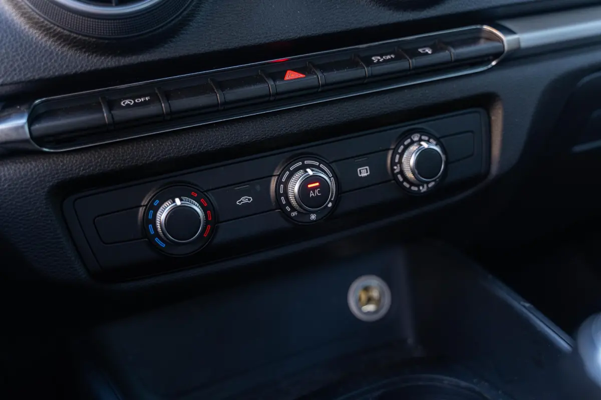 1.0 TFSI Koplampreiniging Airco 16"L.M. Radio/CD Multifunctioneel stuurwiel