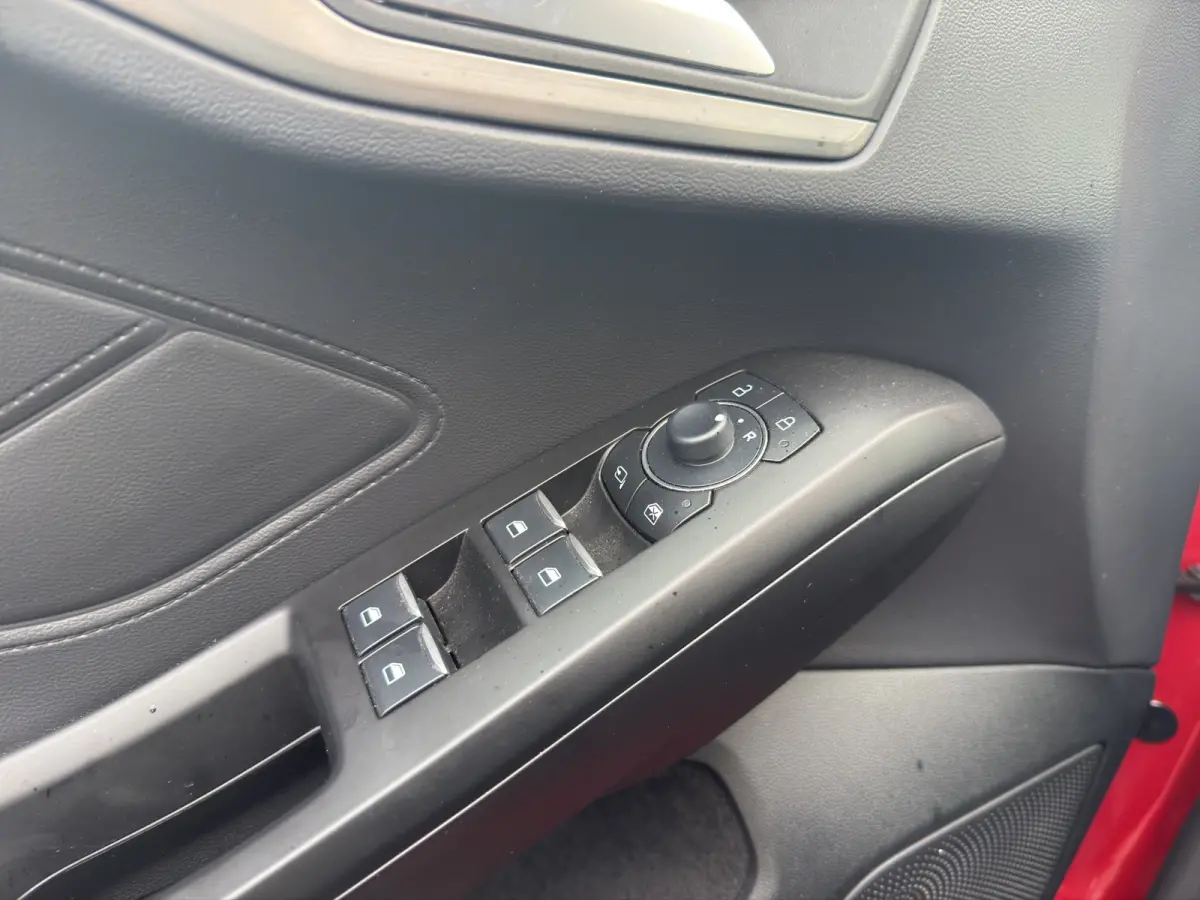 1.0 EcoBoost Hybrid Titanium X | Adapt. Cruise | B&O | AGR-stoel | Stoel-stuurverw. | Blis | Draadloos Apple Carplay