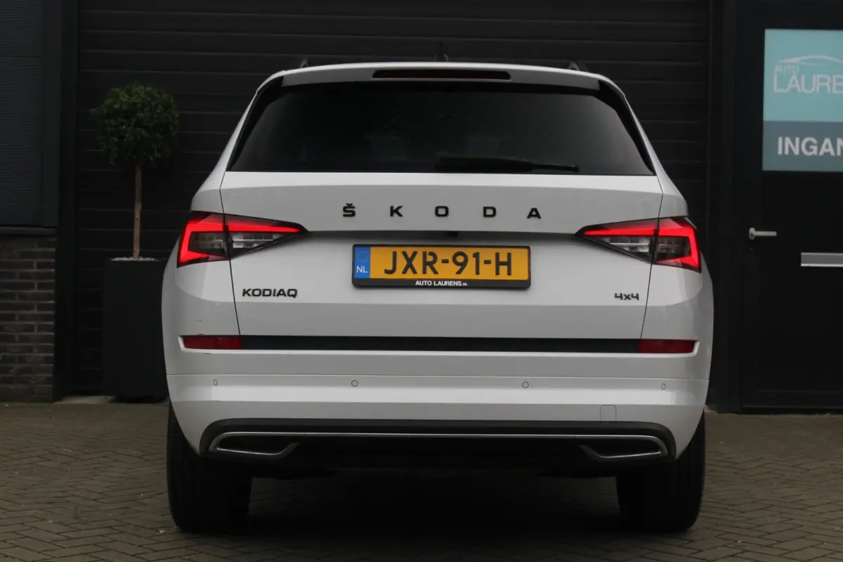 2.0 TSI 4x4 Sportline Business | Panoramadak | Trekhaak | stuur en stoelverwarming | Bomvol