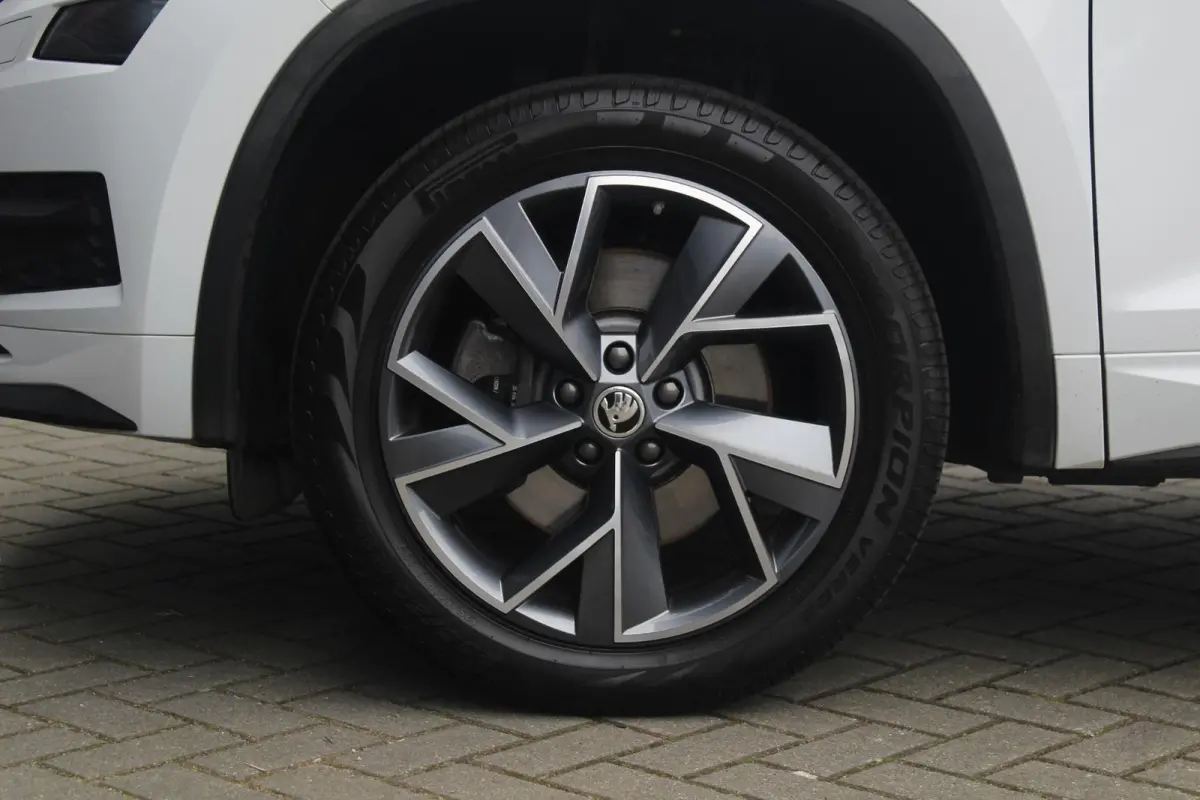 2.0 TSI 4x4 Sportline Business | Panoramadak | Trekhaak | stuur en stoelverwarming | Bomvol