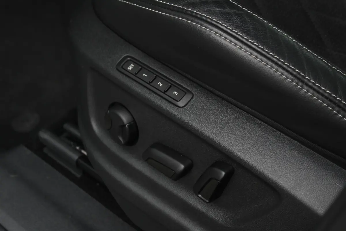 2.0 TSI 4x4 Sportline Business | Panoramadak | Trekhaak | stuur en stoelverwarming | Bomvol