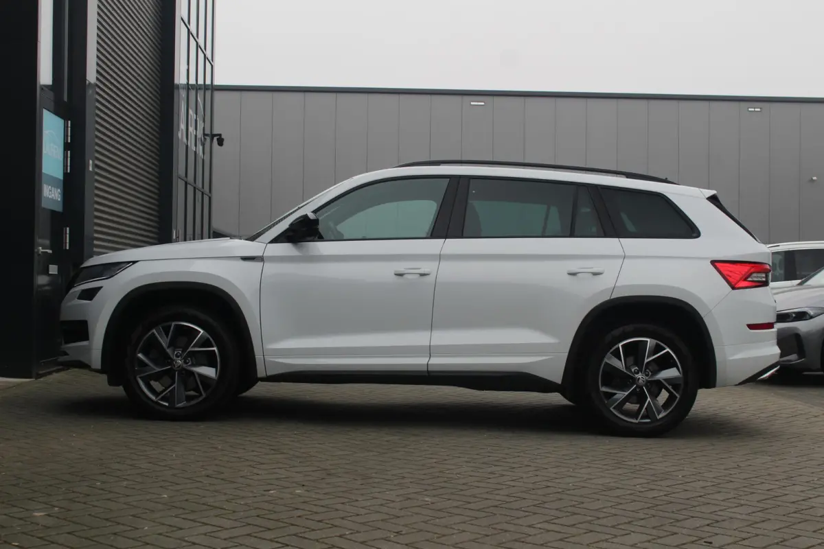 2.0 TSI 4x4 Sportline Business | Panoramadak | Trekhaak | stuur en stoelverwarming | Bomvol