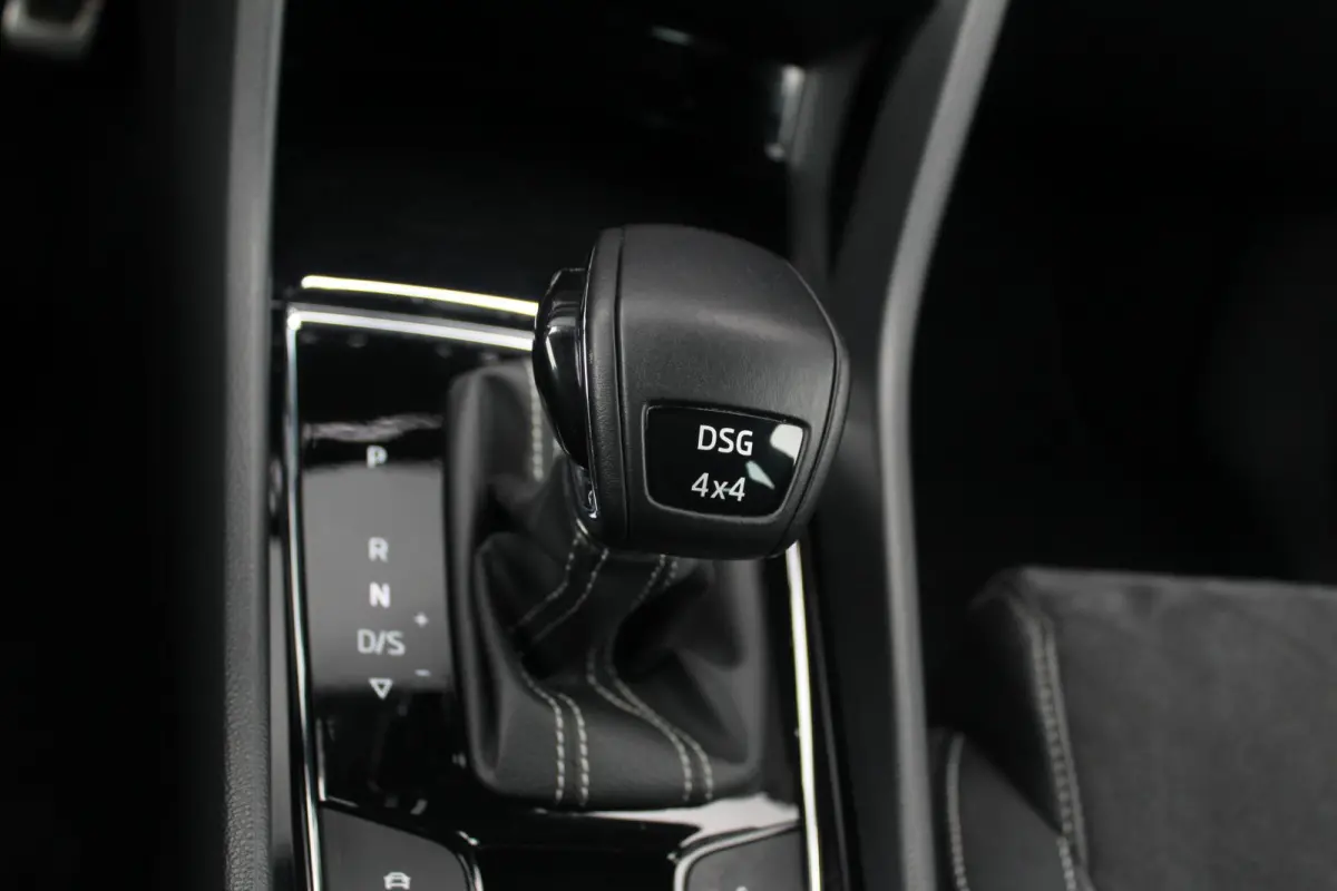 2.0 TSI 4x4 Sportline Business | Panoramadak | Trekhaak | stuur en stoelverwarming | Bomvol