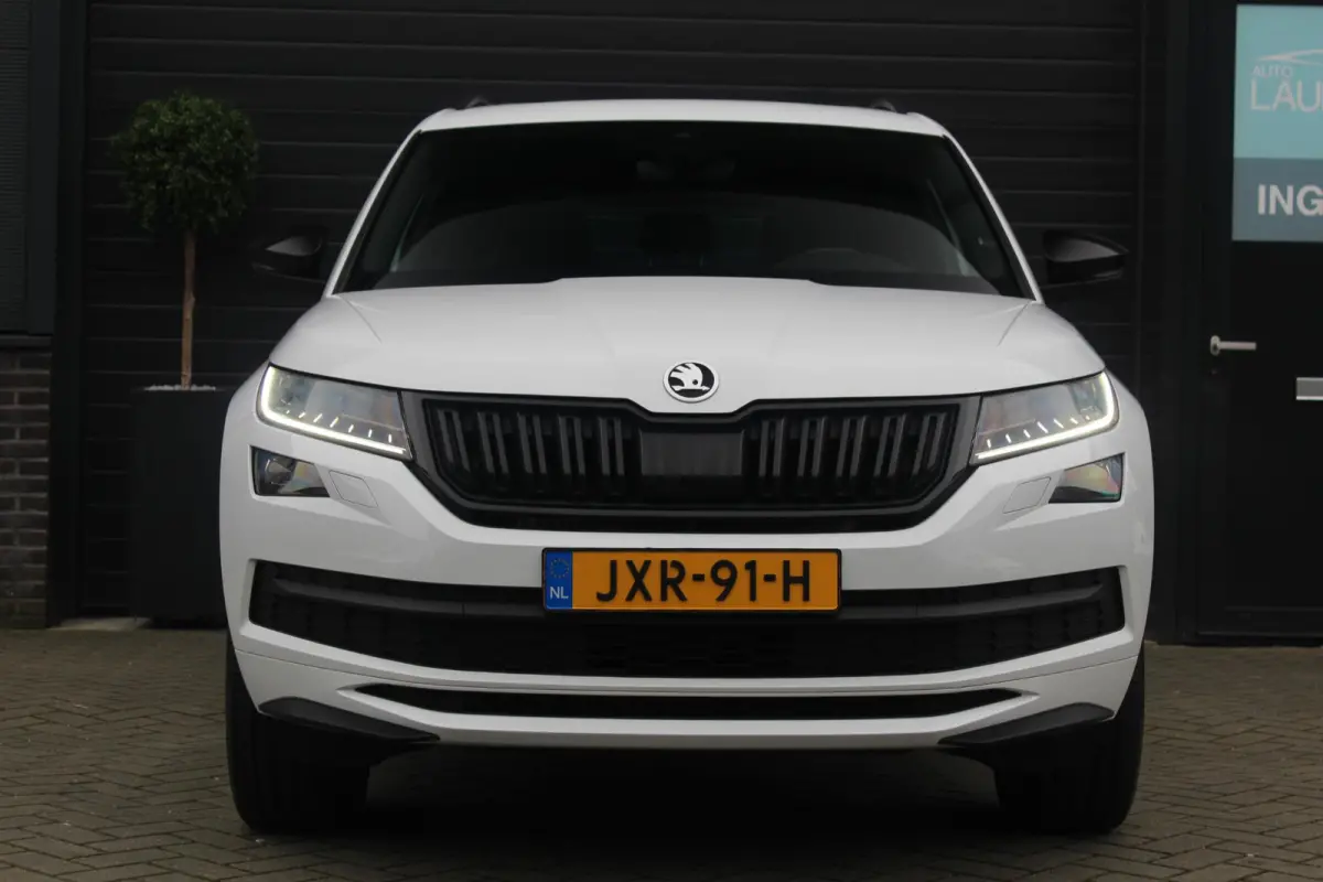 2.0 TSI 4x4 Sportline Business | Panoramadak | Trekhaak | stuur en stoelverwarming | Bomvol