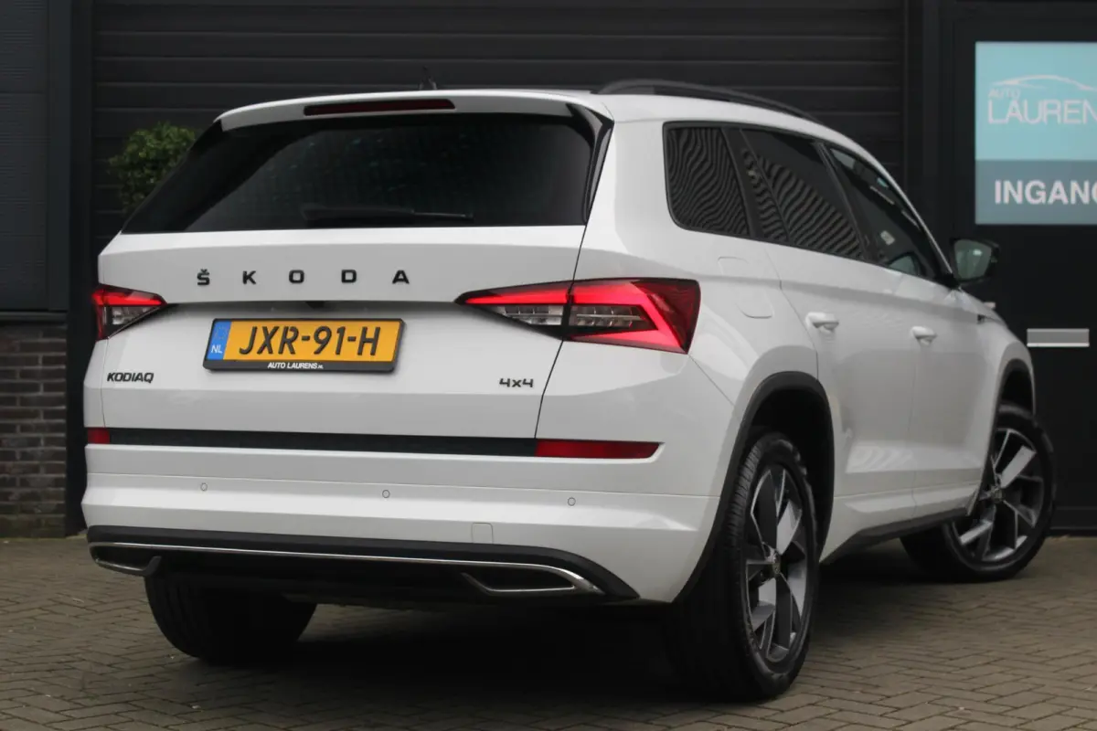 2.0 TSI 4x4 Sportline Business | Panoramadak | Trekhaak | stuur en stoelverwarming | Bomvol