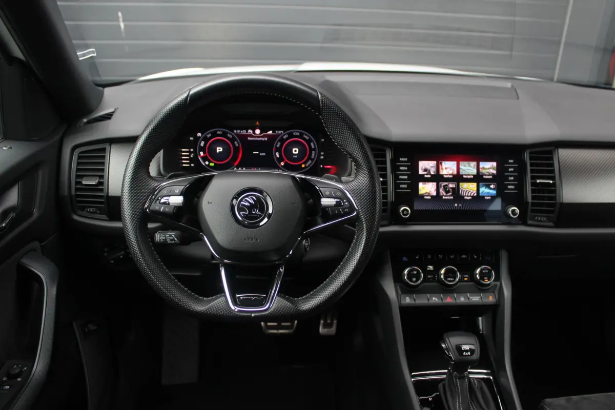 2.0 TSI 4x4 Sportline Business | Panoramadak | Trekhaak | stuur en stoelverwarming | Bomvol