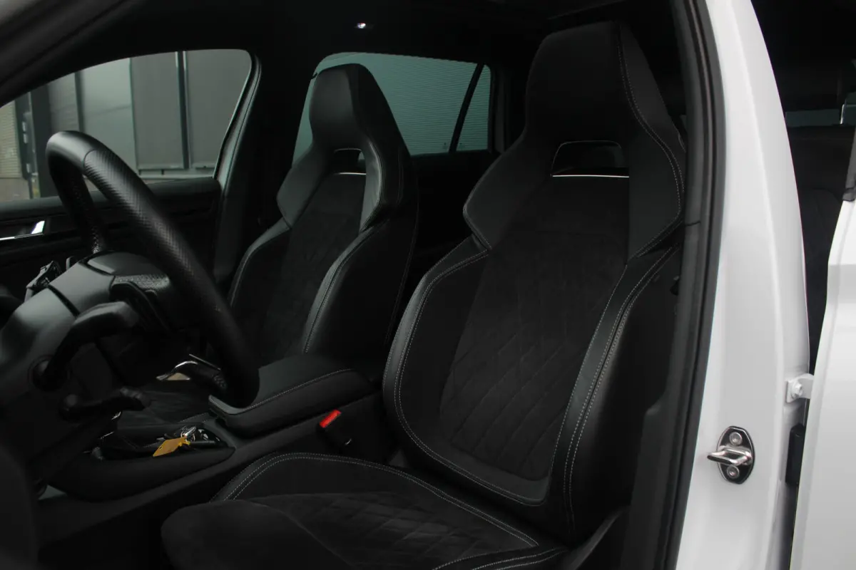 2.0 TSI 4x4 Sportline Business | Panoramadak | Trekhaak | stuur en stoelverwarming | Bomvol