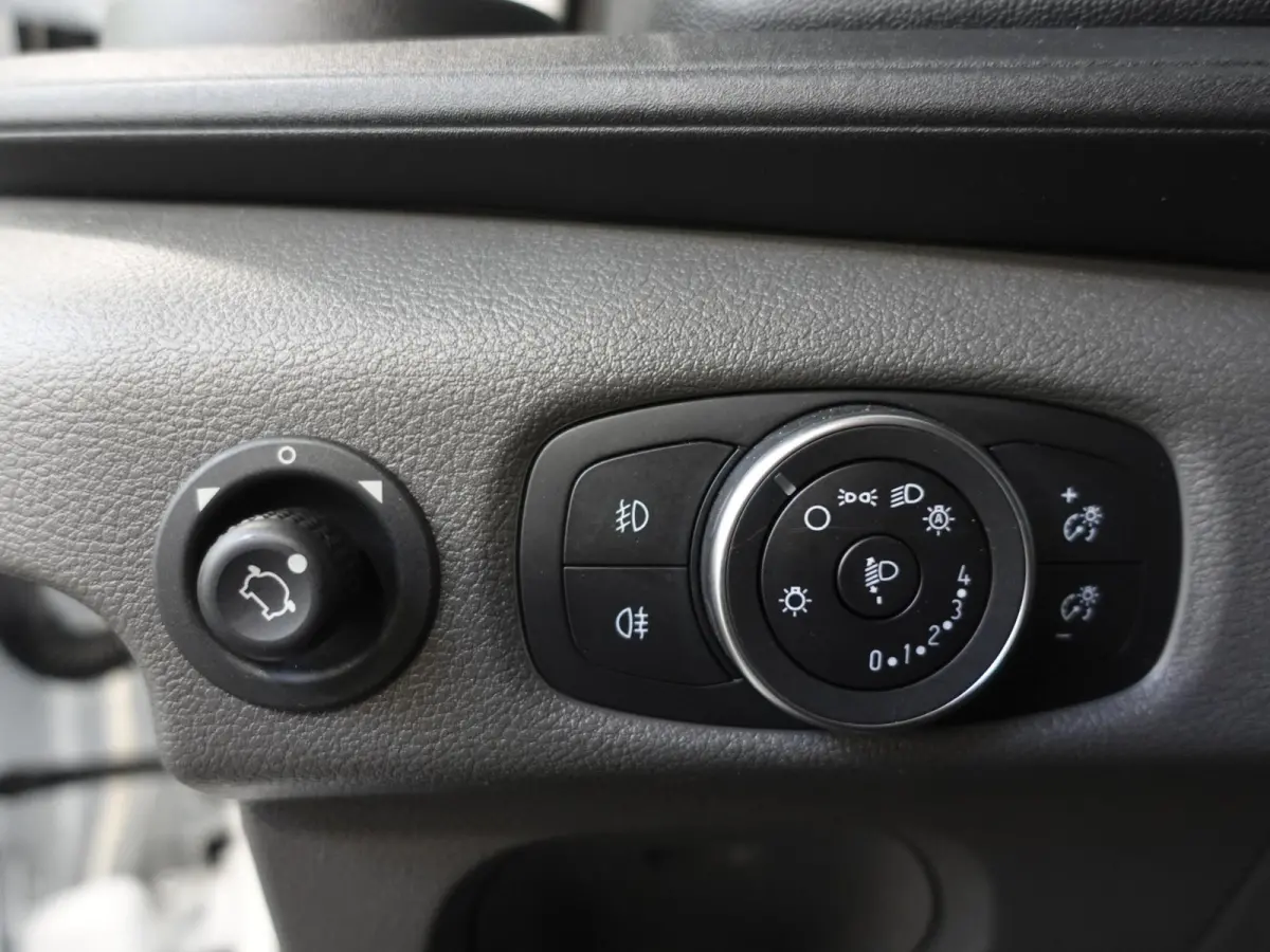 330 2.0 TDCI L3H2 Trend Automaat Airco Trekhaak Cruise Control