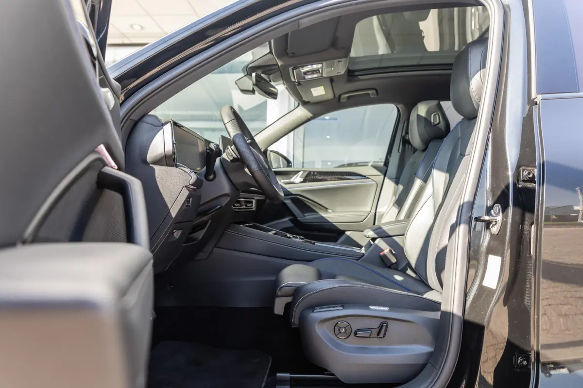1.5 eHybrid 204pk R-Line Edition | SoH 96% | Panoramadak | Trekhaak Wegklapbaar | 360 Camera | Ergostoelen