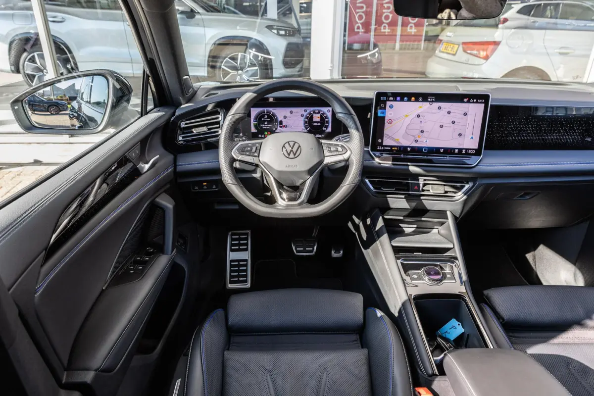 1.5 eHybrid 204pk R-Line Edition | SoH 96% | Panoramadak | Trekhaak Wegklapbaar | 360 Camera | Ergostoelen