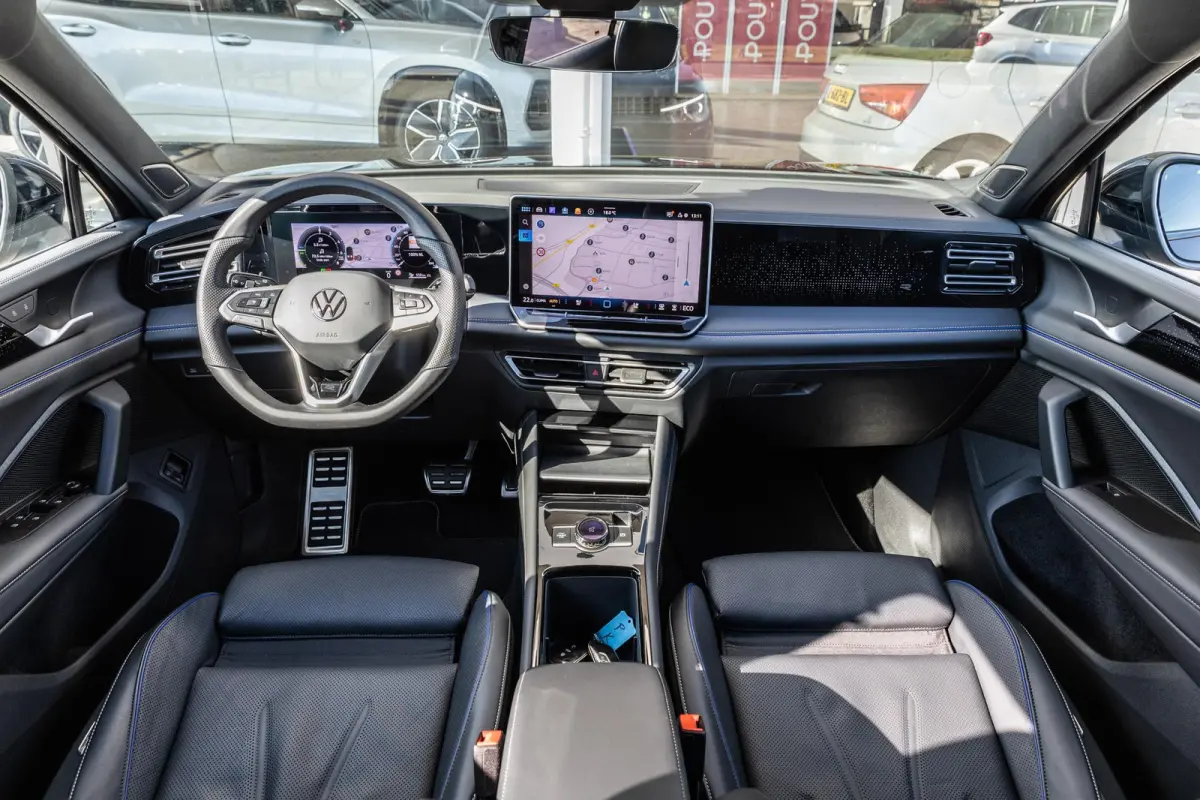 1.5 eHybrid 204pk R-Line Edition | SoH 96% | Panoramadak | Trekhaak Wegklapbaar | 360 Camera | Ergostoelen