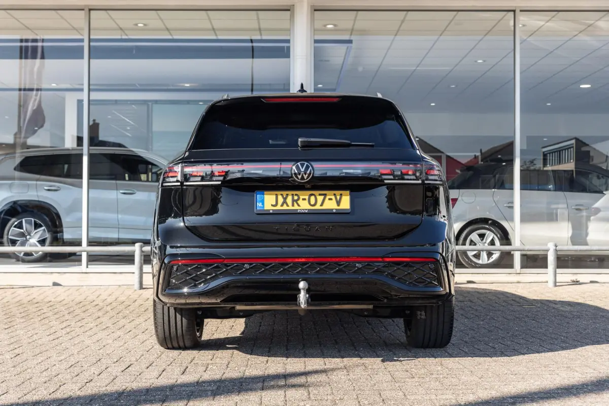 1.5 eHybrid 204pk R-Line Edition | SoH 96% | Panoramadak | Trekhaak Wegklapbaar | 360 Camera | Ergostoelen