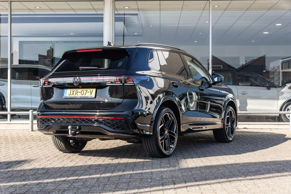 1.5 eHybrid 204pk R-Line Edition | SoH 96% | Panoramadak | Trekhaak Wegklapbaar | 360 Camera | Ergostoelen