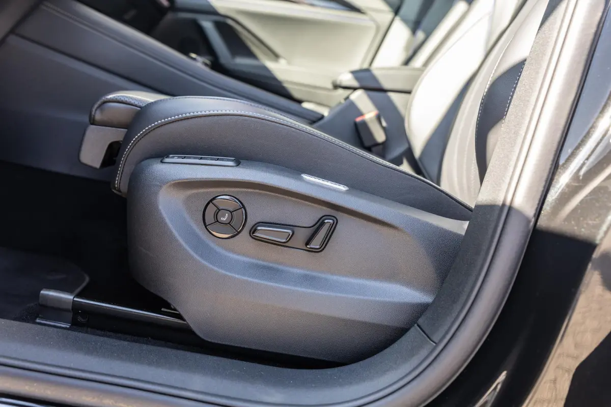 1.5 eHybrid 204pk R-Line Edition | SoH 96% | Panoramadak | Trekhaak Wegklapbaar | 360 Camera | Ergostoelen