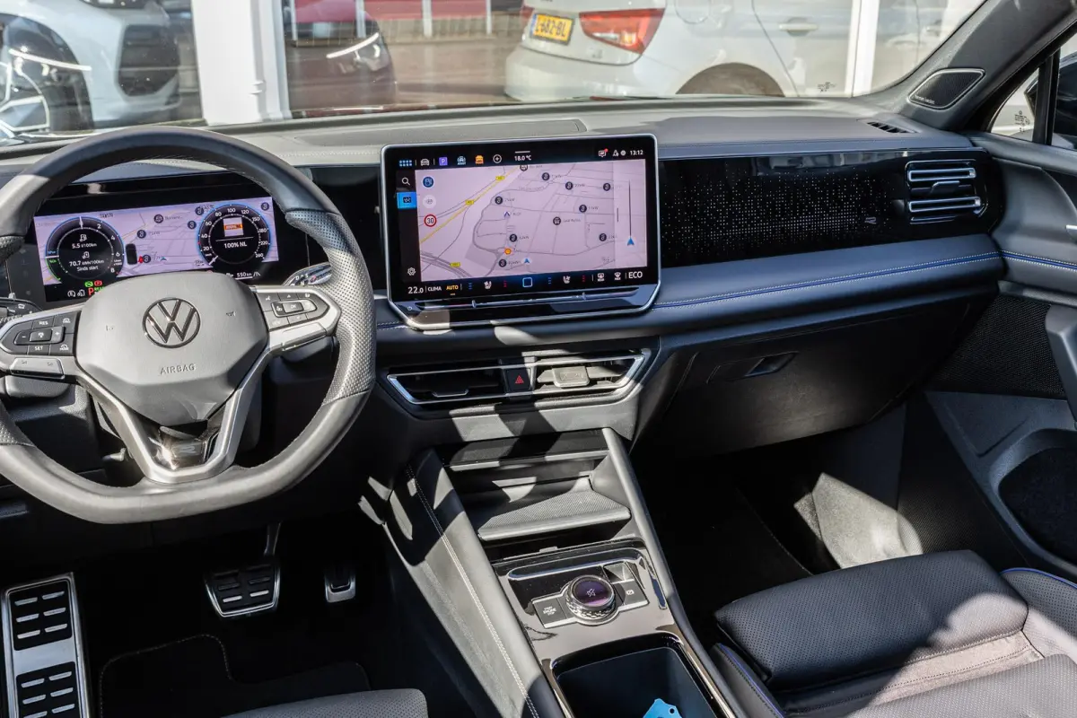 1.5 eHybrid 204pk R-Line Edition | SoH 96% | Panoramadak | Trekhaak Wegklapbaar | 360 Camera | Ergostoelen
