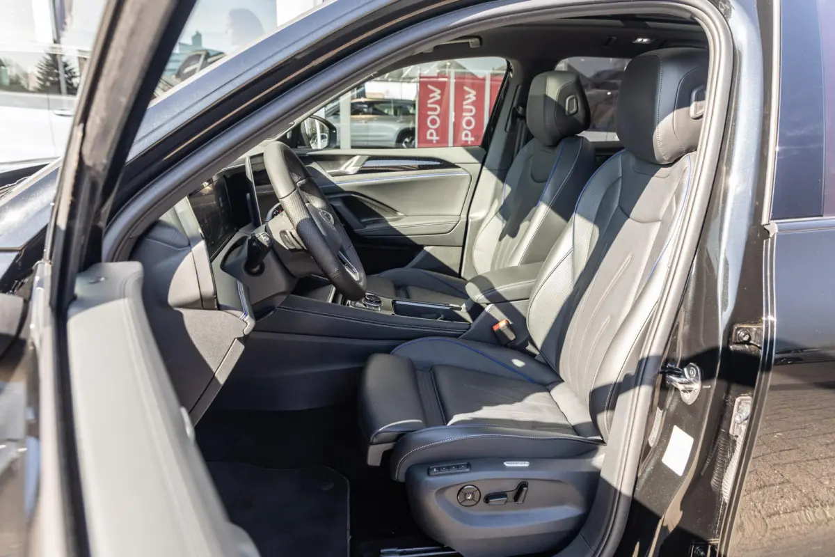 1.5 eHybrid 204pk R-Line Edition | SoH 96% | Panoramadak | Trekhaak Wegklapbaar | 360 Camera | Ergostoelen