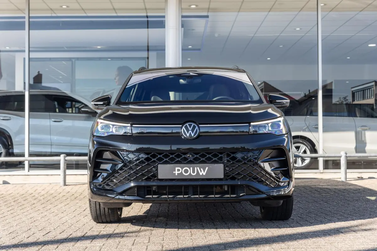 1.5 eHybrid 204pk R-Line Edition | SoH 96% | Panoramadak | Trekhaak Wegklapbaar | 360 Camera | Ergostoelen