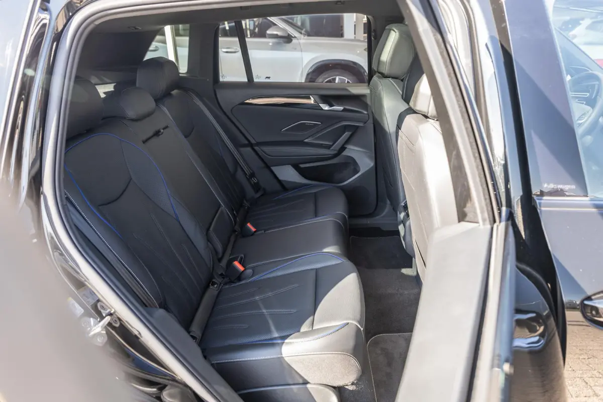 1.5 eHybrid 204pk R-Line Edition | SoH 96% | Panoramadak | Trekhaak Wegklapbaar | 360 Camera | Ergostoelen