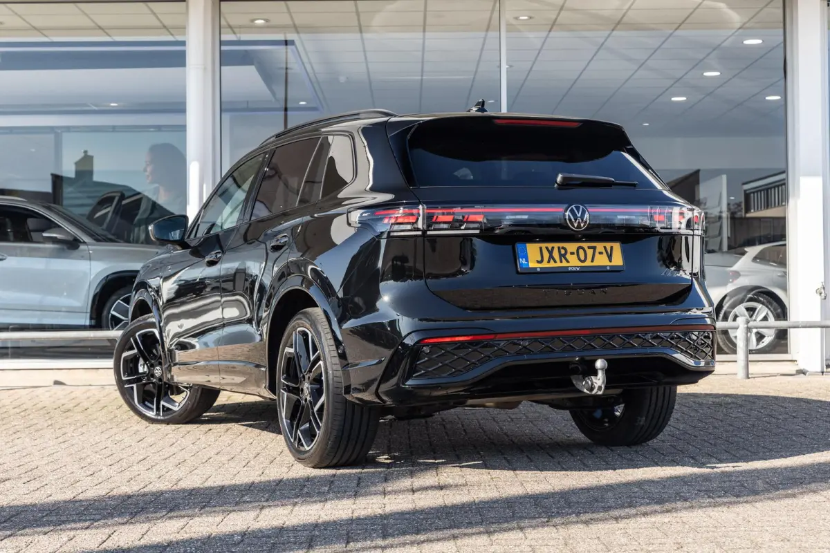 1.5 eHybrid 204pk R-Line Edition | SoH 96% | Panoramadak | Trekhaak Wegklapbaar | 360 Camera | Ergostoelen
