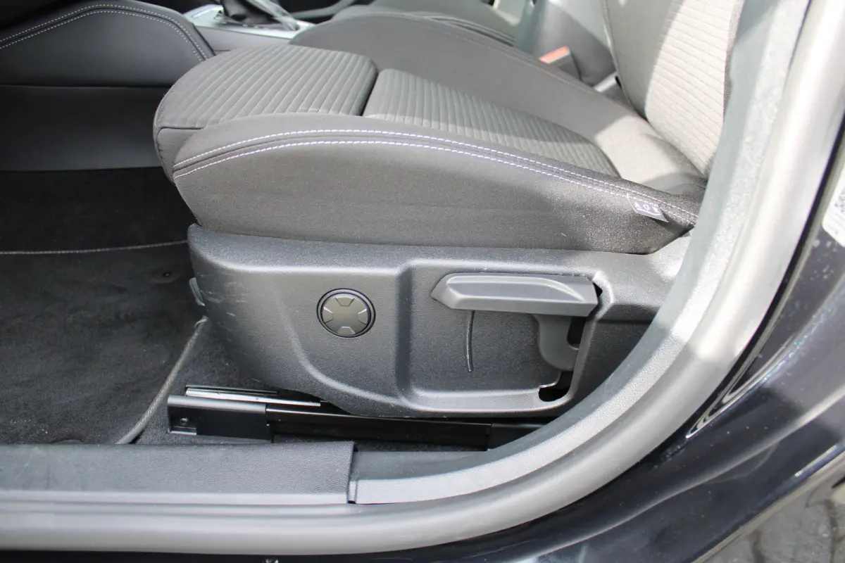 1.0 EcoBoost Hybrid Titanium X | Achteruitrijcamera | Cruise Control | Voorstoelen Verwarmd | Verwarmde voorruit | Achteruitrijcamera | Airco (automatisch) | Alarm klasse 1(startblokkering)