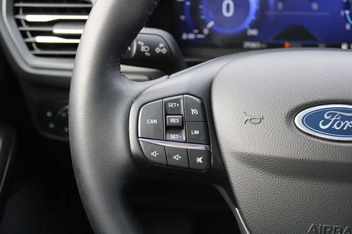 1.0 EcoBoost Hybrid Titanium X | Achteruitrijcamera | Cruise Control | Voorstoelen Verwarmd | Verwarmde voorruit | Achteruitrijcamera | Airco (automatisch) | Alarm klasse 1(startblokkering)