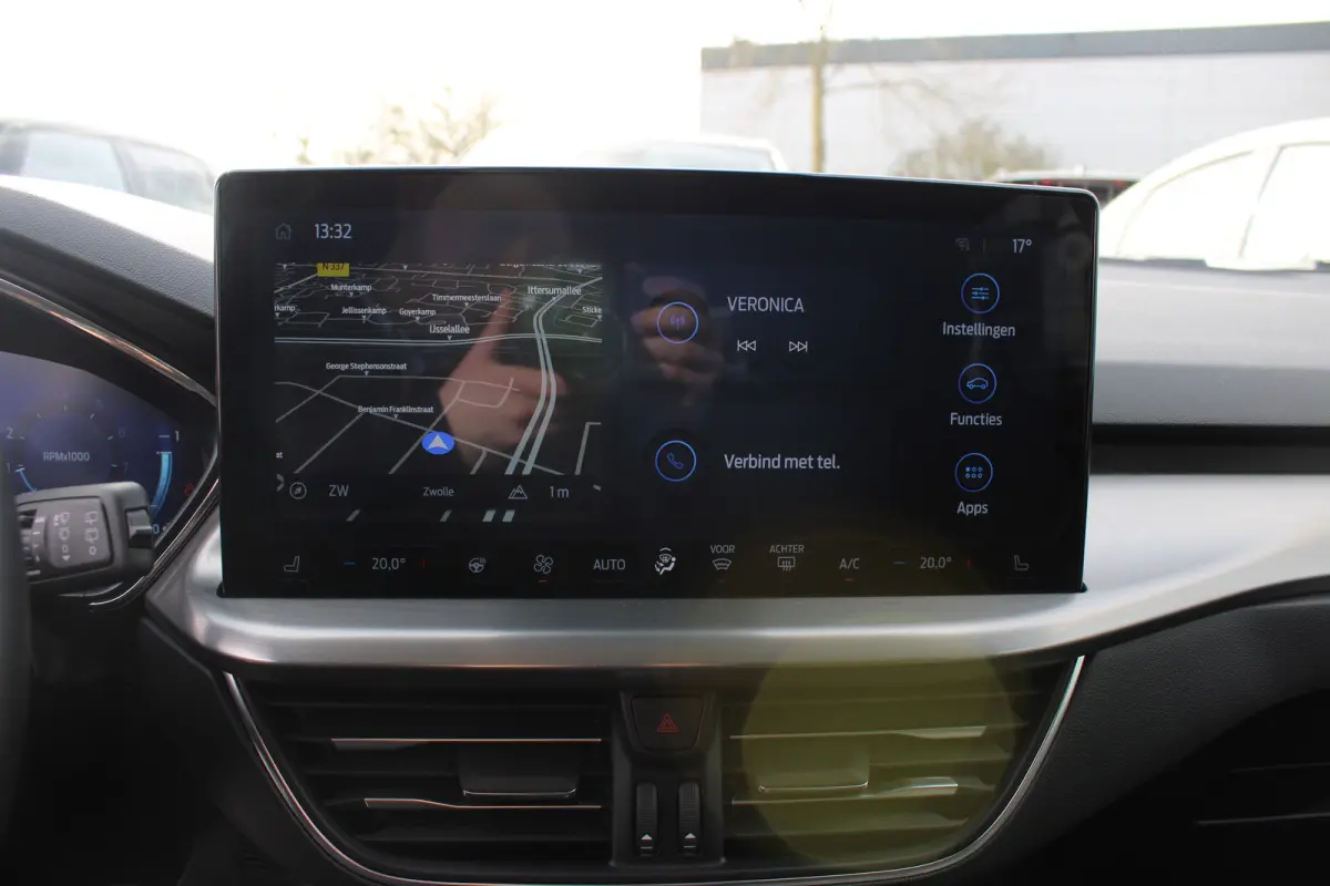 1.0 EcoBoost Hybrid Titanium X | Achteruitrijcamera | Cruise Control | Voorstoelen Verwarmd | Verwarmde voorruit | Achteruitrijcamera | Airco (automatisch) | Alarm klasse 1(startblokkering)