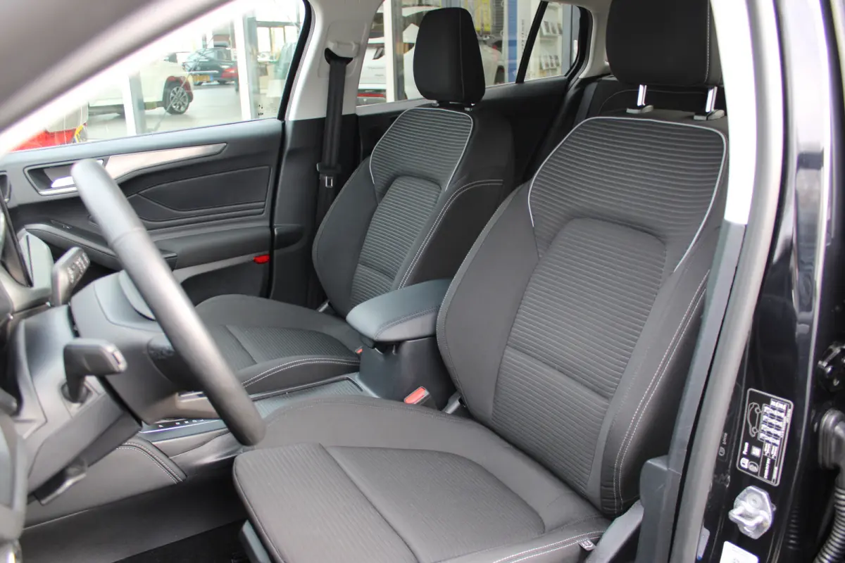 1.0 EcoBoost Hybrid Titanium X | Achteruitrijcamera | Cruise Control | Voorstoelen Verwarmd | Verwarmde voorruit | Achteruitrijcamera | Airco (automatisch) | Alarm klasse 1(startblokkering)
