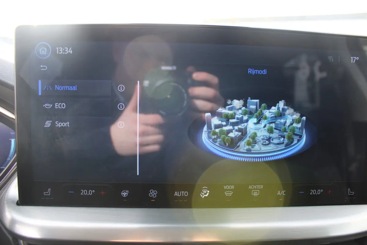 1.0 EcoBoost Hybrid Titanium X | Achteruitrijcamera | Cruise Control | Voorstoelen Verwarmd | Verwarmde voorruit | Achteruitrijcamera | Airco (automatisch) | Alarm klasse 1(startblokkering)