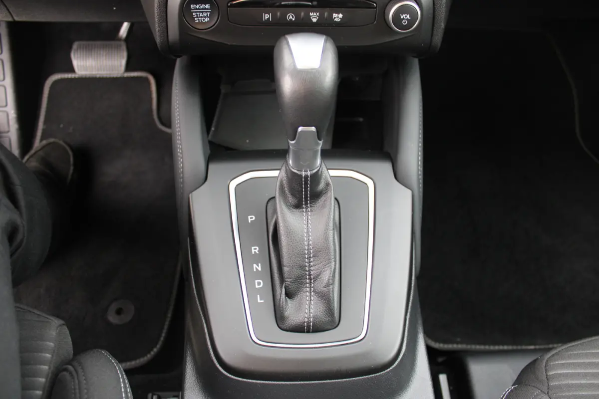 1.0 EcoBoost Hybrid Titanium X | Achteruitrijcamera | Cruise Control | Voorstoelen Verwarmd | Verwarmde voorruit | Achteruitrijcamera | Airco (automatisch) | Alarm klasse 1(startblokkering)