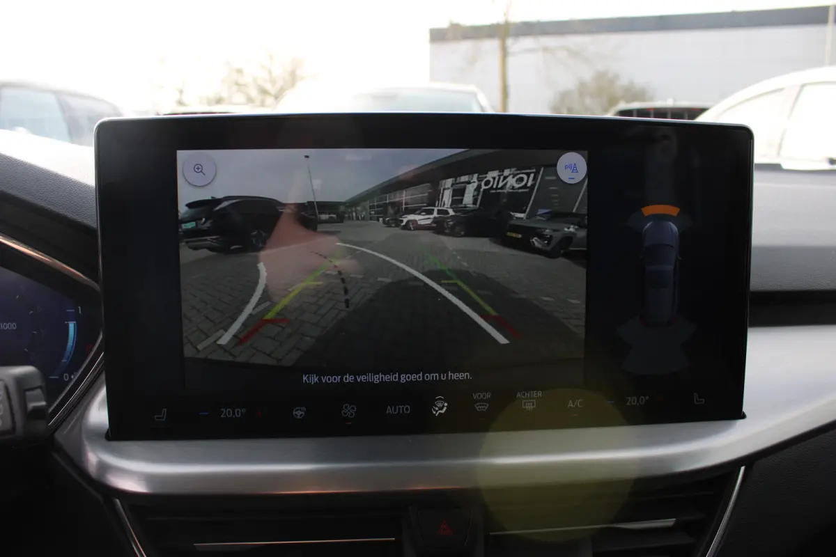 1.0 EcoBoost Hybrid Titanium X | Achteruitrijcamera | Cruise Control | Voorstoelen Verwarmd | Verwarmde voorruit | Achteruitrijcamera | Airco (automatisch) | Alarm klasse 1(startblokkering)