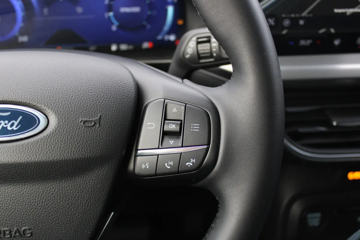 1.0 EcoBoost Hybrid Titanium X | Achteruitrijcamera | Cruise Control | Voorstoelen Verwarmd | Verwarmde voorruit | Achteruitrijcamera | Airco (automatisch) | Alarm klasse 1(startblokkering)