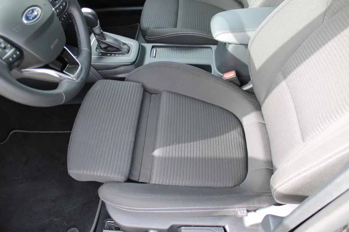 1.0 EcoBoost Hybrid Titanium X | Achteruitrijcamera | Cruise Control | Voorstoelen Verwarmd | Verwarmde voorruit | Achteruitrijcamera | Airco (automatisch) | Alarm klasse 1(startblokkering)