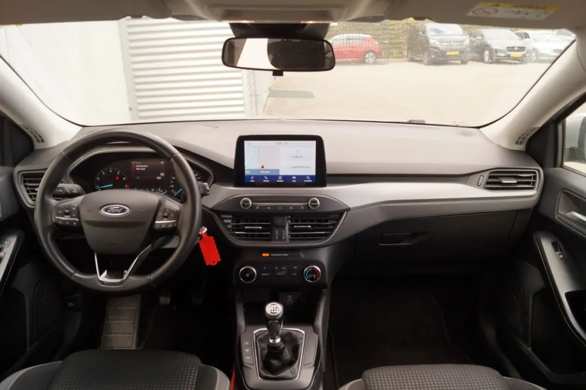 1.0 EcoBoost 124pk Hybrid Connected -NAVI-AIRCO-PDC-