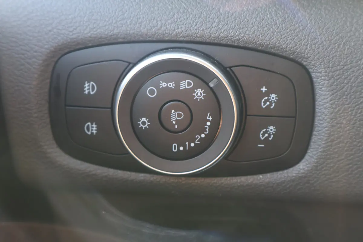 2.0 TDCI 130pk L1 H1 Limited Automaat