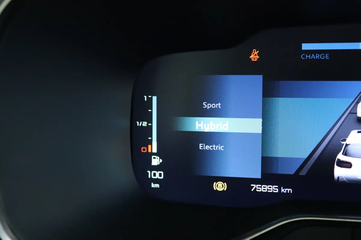 1.6 Plug-in Hybrid Shine | Adapt. Cruise | Stoelverwarming | Elektr. klep | Keyless | Navi | Camera | Carplay | Elekt. stoel |