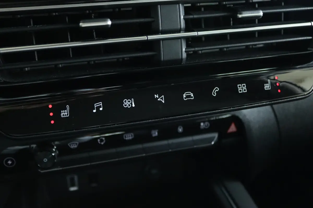 1.6 Plug-in Hybrid Shine | Adapt. Cruise | Stoelverwarming | Elektr. klep | Keyless | Navi | Camera | Carplay | Elekt. stoel |