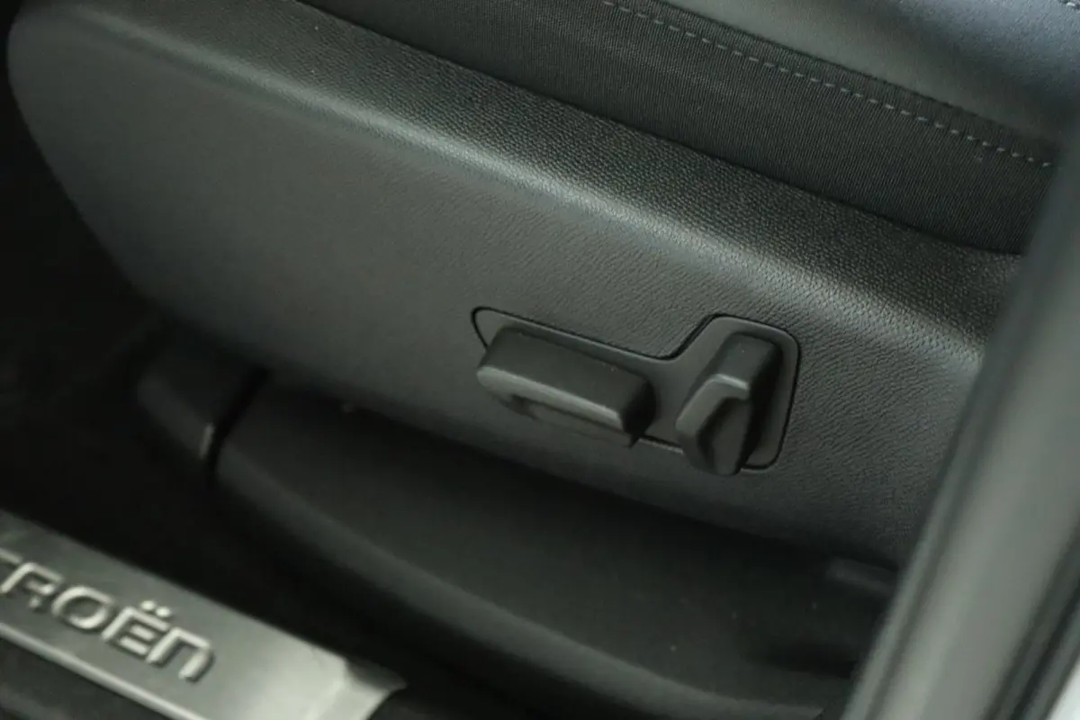1.6 Plug-in Hybrid Shine | Adapt. Cruise | Stoelverwarming | Elektr. klep | Keyless | Navi | Camera | Carplay | Elekt. stoel |