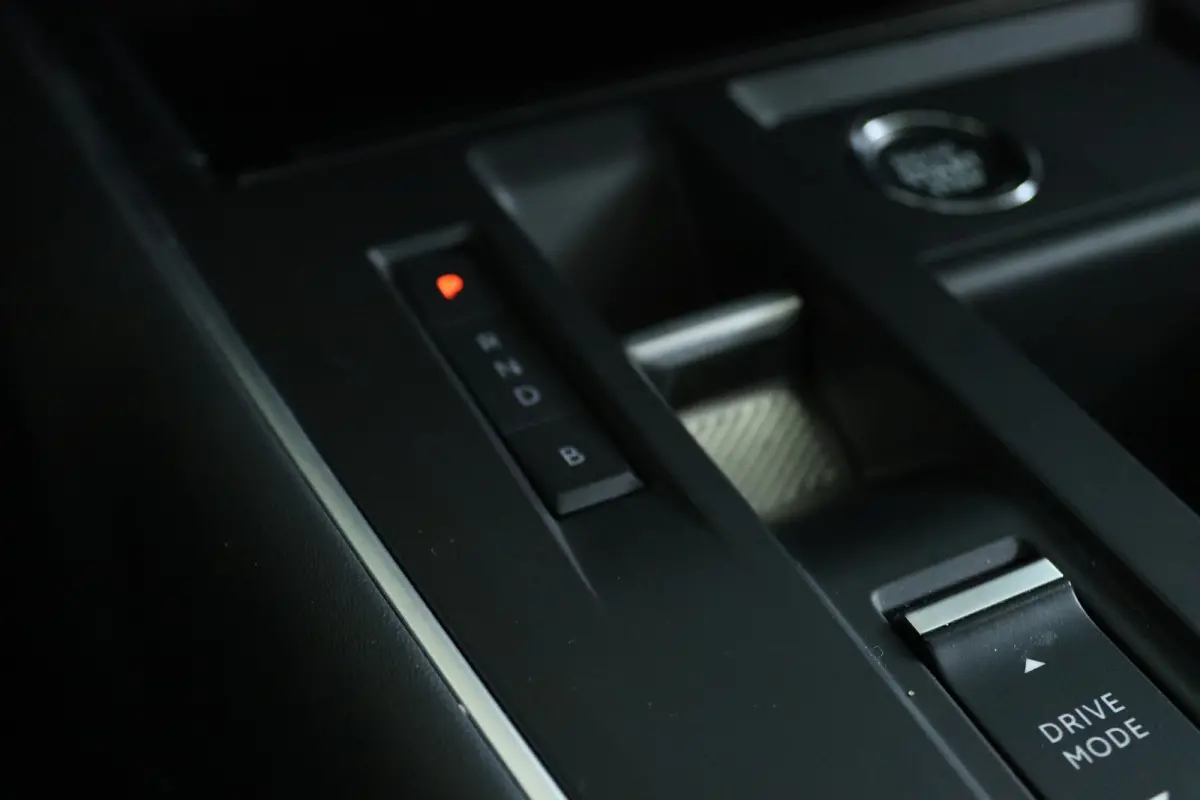 1.6 Plug-in Hybrid Shine | Adapt. Cruise | Stoelverwarming | Elektr. klep | Keyless | Navi | Camera | Carplay | Elekt. stoel |