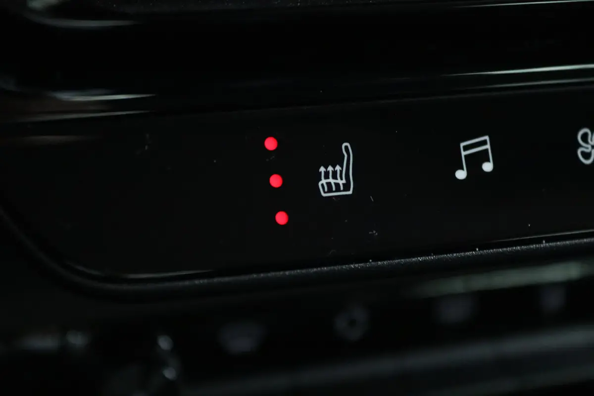 1.6 Plug-in Hybrid Shine | Adapt. Cruise | Stoelverwarming | Elektr. klep | Keyless | Navi | Camera | Carplay | Elekt. stoel |