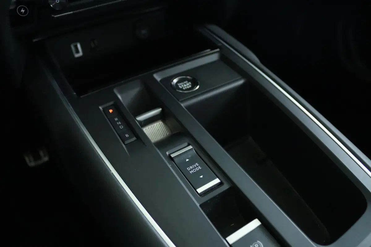 1.6 Plug-in Hybrid Shine | Adapt. Cruise | Stoelverwarming | Elektr. klep | Keyless | Navi | Camera | Carplay | Elekt. stoel |