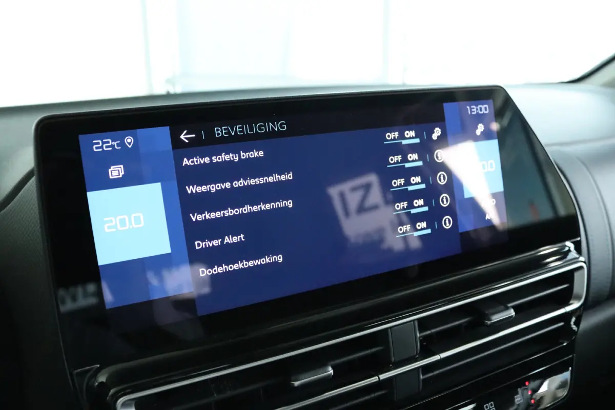 1.6 Plug-in Hybrid Shine | Adapt. Cruise | Stoelverwarming | Elektr. klep | Keyless | Navi | Camera | Carplay | Elekt. stoel |