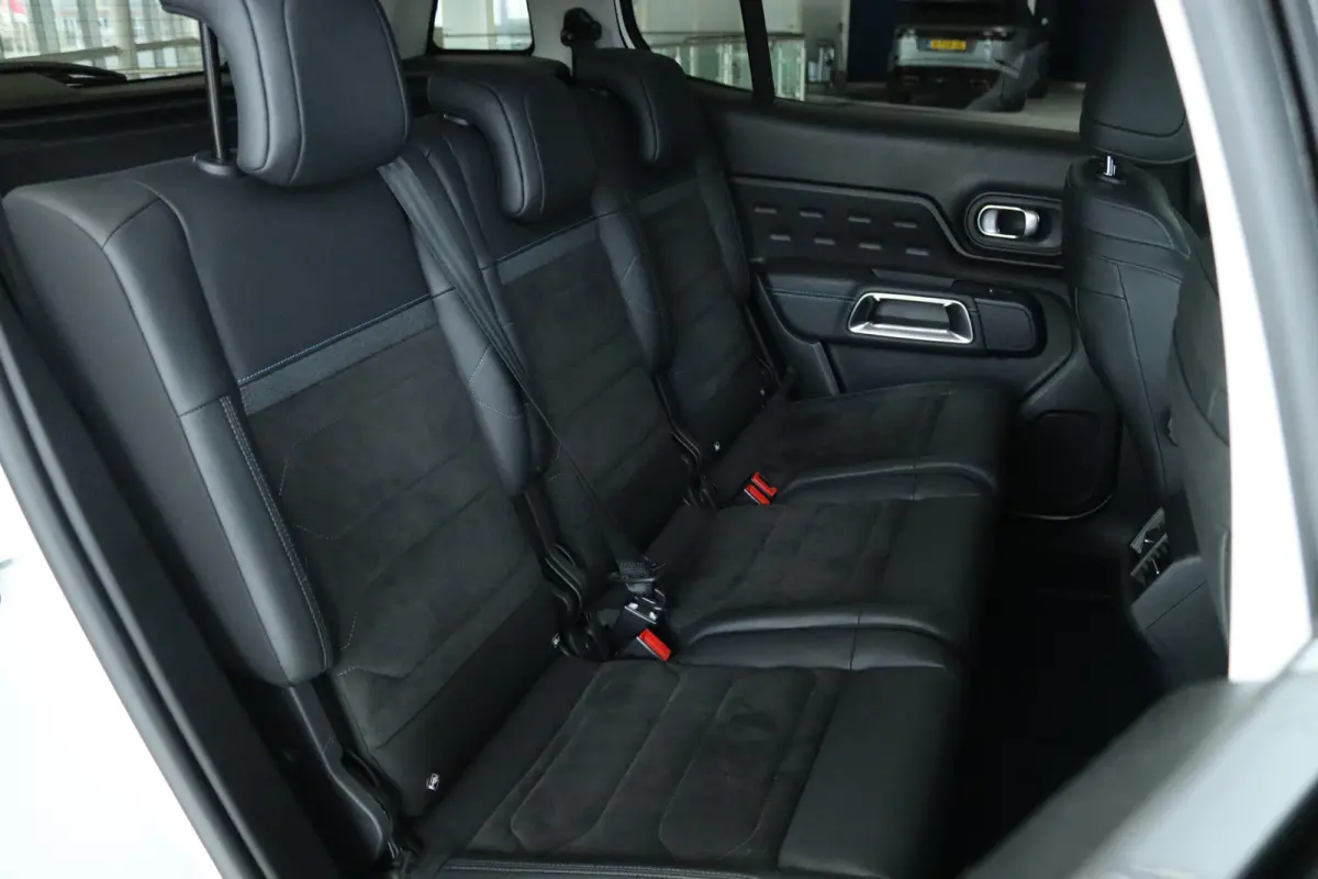 1.6 Plug-in Hybrid Shine | Adapt. Cruise | Stoelverwarming | Elektr. klep | Keyless | Navi | Camera | Carplay | Elekt. stoel |