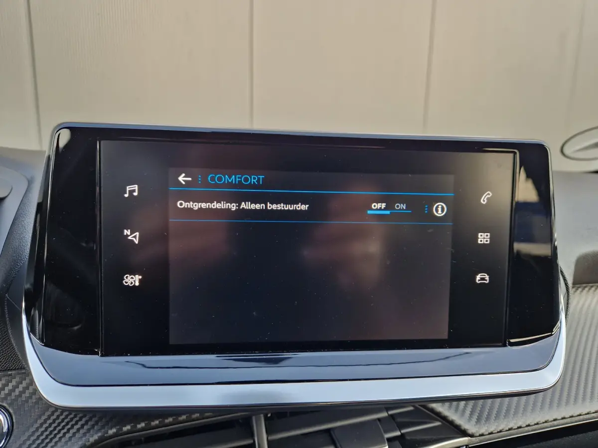 1.2 EAT8 100PK Allure /1e eig/I cockpit/Adap Cruise.
