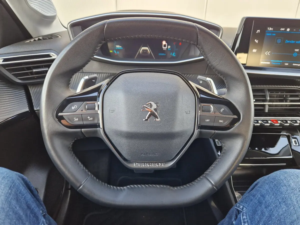 1.2 EAT8 100PK Allure /1e eig/I cockpit/Adap Cruise.